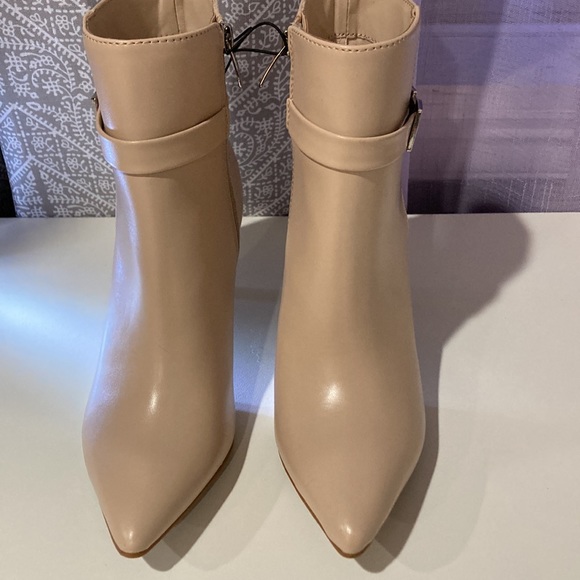 Dian 9x9 Dress Booties - Picture 4 of 10